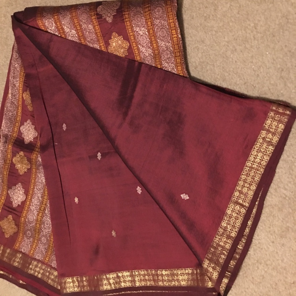 Silk saree maroon with silver & copper colored pallu